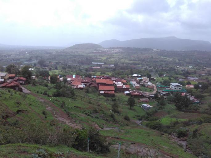 CoronaVirus whole village quarantined after youth died due to corona | CoronaVirus News: नाशिकमध्ये तरुणाच्या मृत्यूने अख्खे गाव झाले क्वॉरंटाइन CoronaVirus whole village quarantined after youth died due to corona | CoronaVirus News: नाशिकमध्ये तरुणाच्या मृत्यूने अख्खे गाव झाले क्वॉरंटाइन