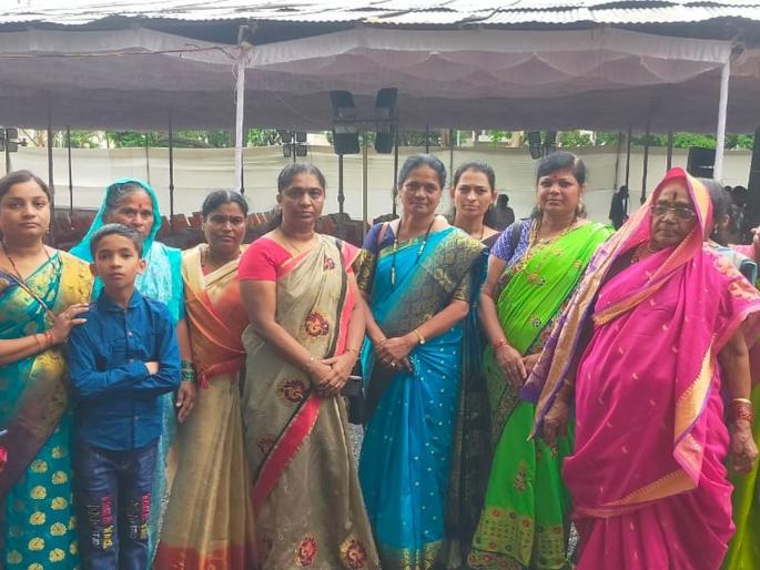 'We will return Shaurya Padak, Sena Medal to Government...' Shashan Dari came and went without meeting; Veerpatni, Veermata angry nashik | ‘आम्ही सरकारला शौर्य पदक, सेना मेडल परत करू...’ शासन दारी आले अन् न भेटताच निघून गेले; वीरपत्नी, वीरमाता संतप्त 'We will return Shaurya Padak, Sena Medal to Government...' Shashan Dari came and went without meeting; Veerpatni, Veermata angry nashik | ‘आम्ही सरकारला शौर्य पदक, सेना मेडल परत करू...’ शासन दारी आले अन् न भेटताच निघून गेले; वीरपत्नी, वीरमाता संतप्त