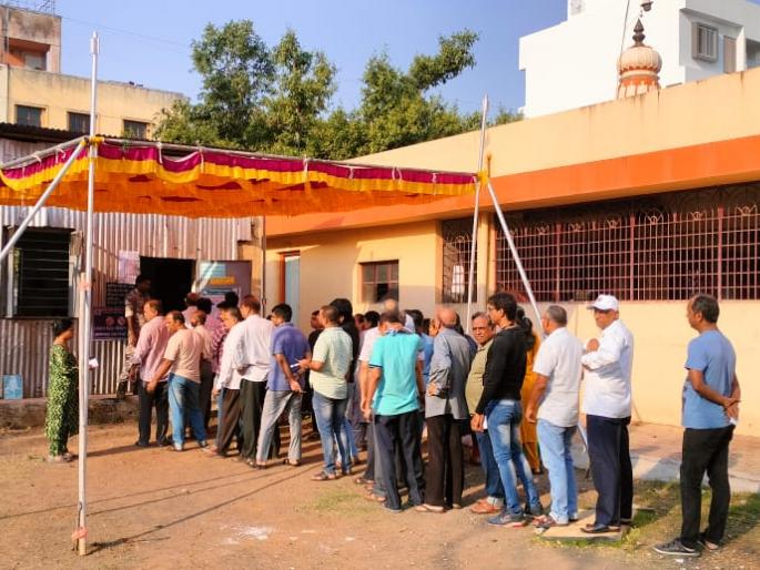queue of voters formed at most of the polling stations for nashik lok sabha election 2024 | Maharashtra Lok Sabha Election 2024 बहुतांश मतदार केंद्रांवर मतदारांच्या लागल्या रांगा queue of voters formed at most of the polling stations for nashik lok sabha election 2024 | Maharashtra Lok Sabha Election 2024 बहुतांश मतदार केंद्रांवर मतदारांच्या लागल्या रांगा