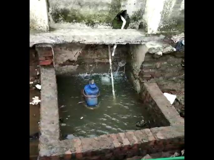 The wastage of hundreds of liters of water from pipeline leakage in nashik | Video - कोण म्हणतं 'ड्राय डे'?, शेकडो लिटर पाण्याचा अपव्यय The wastage of hundreds of liters of water from pipeline leakage in nashik | Video - कोण म्हणतं 'ड्राय डे'?, शेकडो लिटर पाण्याचा अपव्यय