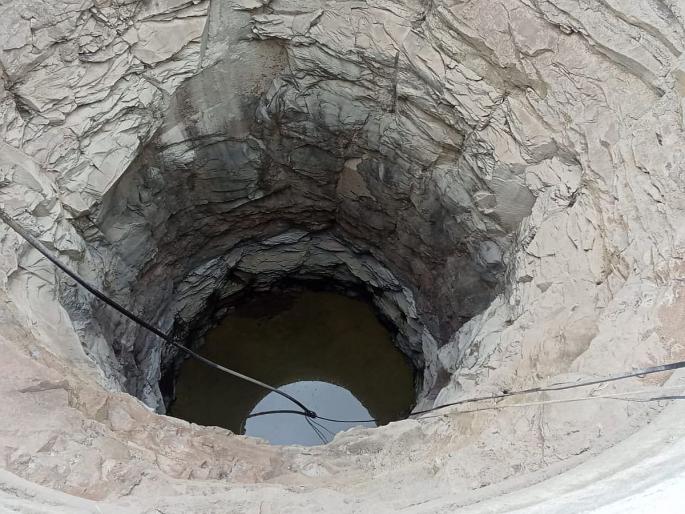 Nashik: now even water from the well is stolen | Nashik: अहो आश्चर्यम, आता विहिरीतील पाण्याचीही चोरी Nashik: now even water from the well is stolen | Nashik: अहो आश्चर्यम, आता विहिरीतील पाण्याचीही चोरी