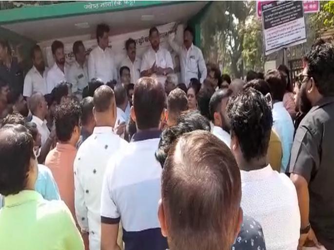 Salon owner's suicide, extortionists should be severely punished: Demand to Police Commissioner | सलून व्यावसायिकाची आत्महत्या, खंडणीखोरांना कठोर शिक्षा व्हावी: आयुक्तांना साकडे Salon owner's suicide, extortionists should be severely punished: Demand to Police Commissioner | सलून व्यावसायिकाची आत्महत्या, खंडणीखोरांना कठोर शिक्षा व्हावी: आयुक्तांना साकडे