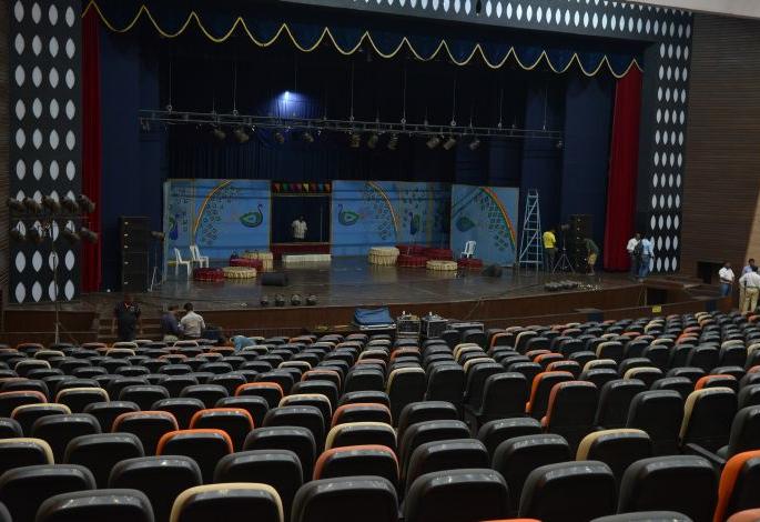 door of Ravindra will open after April 100 crore expenditure 40-45 percent renovation work completed | एप्रिलनंतर उघडणार 'रवींद्र'चा दरवाजा! १०० कोटी रुपये खर्च; ४०-४५ टक्के नूतनीकरणाचे काम पूर्ण door of Ravindra will open after April 100 crore expenditure 40-45 percent renovation work completed | एप्रिलनंतर उघडणार 'रवींद्र'चा दरवाजा! १०० कोटी रुपये खर्च; ४०-४५ टक्के नूतनीकरणाचे काम पूर्ण