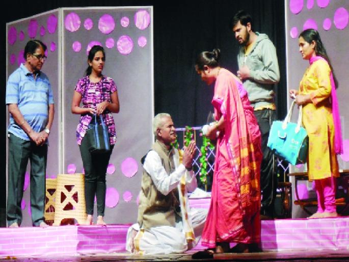 Is the government paying attention to dramatists? | नाटकवाल्यांकडे सरकारचे लक्ष आहे काय? Is the government paying attention to dramatists? | नाटकवाल्यांकडे सरकारचे लक्ष आहे काय?