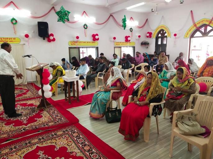 Simply celebrate Christmas in Akola | अकोल्यात नाताळ सण साधेपणाने साजरा