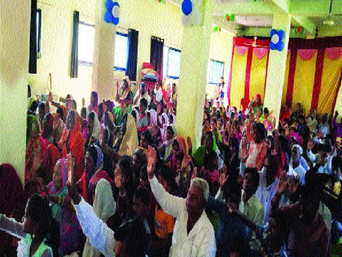 Christmas in Nanded city | नांदेड शहरात नाताळची लगबग Christmas in Nanded city | नांदेड शहरात नाताळची लगबग