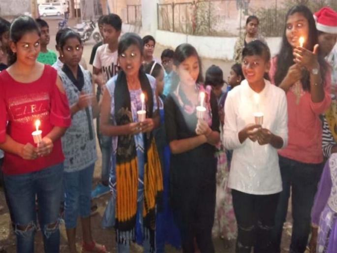 Groom begins to visit Divine Light Christmas celebration | घरोघरी ईश्वरी प्रकाश भेट देत सुरु झाला नाताळ उत्सव Groom begins to visit Divine Light Christmas celebration | घरोघरी ईश्वरी प्रकाश भेट देत सुरु झाला नाताळ उत्सव