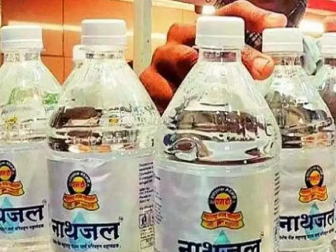 Will you provide hot water if you don't pay an extra five rupees for Nathjal? Scissors for the pockets of passengers | नाथजलसाठी अधिकचे पाच रुपये नाही दिले तर गरम पाणी देणार का? प्रवाशांच्या खिशाला कात्री Will you provide hot water if you don't pay an extra five rupees for Nathjal? Scissors for the pockets of passengers | नाथजलसाठी अधिकचे पाच रुपये नाही दिले तर गरम पाणी देणार का? प्रवाशांच्या खिशाला कात्री