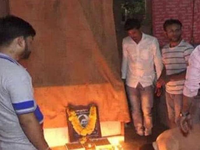 nathuram godse birthday celebrated in gujarat 6 people arrested | गांधींच्या गुजरातमध्ये साजरा केला नथुरामचा जन्मदिवस, पोलिसांनी सहा जणांना ठोकल्या बेड्या nathuram godse birthday celebrated in gujarat 6 people arrested | गांधींच्या गुजरातमध्ये साजरा केला नथुरामचा जन्मदिवस, पोलिसांनी सहा जणांना ठोकल्या बेड्या