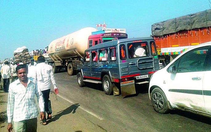 The process of four-laning of National Highway 6 is slow! | राष्ट्रीय महामार्ग क्रमांक ६ च्या चौपदरीकरणाची प्रक्रिया संथगतीने! The process of four-laning of National Highway 6 is slow! | राष्ट्रीय महामार्ग क्रमांक ६ च्या चौपदरीकरणाची प्रक्रिया संथगतीने!