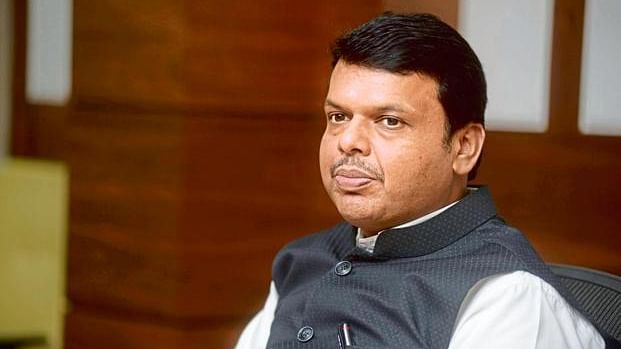 It is not appropriate to send a three-month light bill to the citizens, Fadnavis's letter to the Chief Minister | 'सरसकट तीन महिन्यांचं लाईट बील पाठवून नागरिकांची आर्थिक कोंडी करू नका' It is not appropriate to send a three-month light bill to the citizens, Fadnavis's letter to the Chief Minister | 'सरसकट तीन महिन्यांचं लाईट बील पाठवून नागरिकांची आर्थिक कोंडी करू नका'