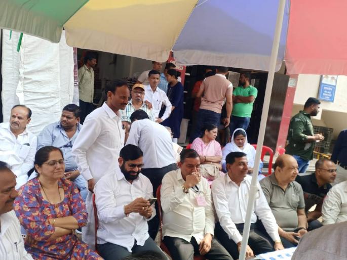 Nationalist Congress Party has alleged that there was a big financial transaction to attract the teachers voters in the election of the teacher constituency   | गुरुजी तुम्ही पण, शिक्षक मतदारांचे बँक खाते तपासा... राष्ट्रवादीचा हल्लाबोल  Nationalist Congress Party has alleged that there was a big financial transaction to attract the teachers voters in the election of the teacher constituency   | गुरुजी तुम्ही पण, शिक्षक मतदारांचे बँक खाते तपासा... राष्ट्रवादीचा हल्लाबोल