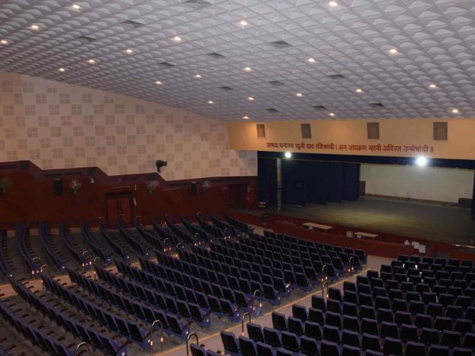 Special Article on What will be achieved by showing Marathi films in theatres | नाट्यगृहात मराठी चित्रपट दाखवण्याने काय साधेल? चित्रपट वाचतील, नाटकं अधिक चालतील? Special Article on What will be achieved by showing Marathi films in theatres | नाट्यगृहात मराठी चित्रपट दाखवण्याने काय साधेल? चित्रपट वाचतील, नाटकं अधिक चालतील?