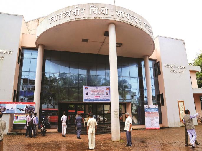 Don convert a theater in Ratnagiri into a movie theater theater lovers warn | रत्नागिरीतील नाट्यगृहाचं चित्रपटगृह करू नका, नाट्यप्रेमींचा इशारा