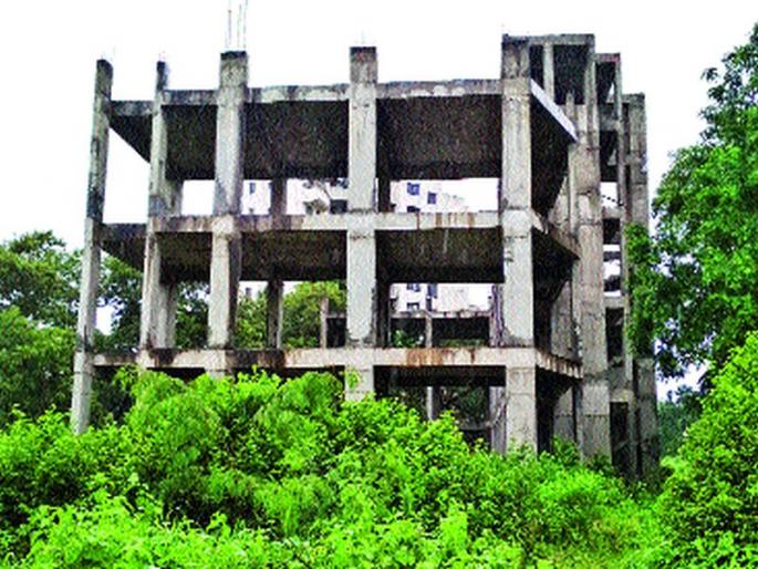 Awaiting the smart city theater; There is no playhouse for two lakh population | स्मार्ट सिटी नाट्यगृहाच्या प्रतीक्षेत; दोन लाखांच्या लोकसंख्येसाठी एकही नाट्यगृह नाही Awaiting the smart city theater; There is no playhouse for two lakh population | स्मार्ट सिटी नाट्यगृहाच्या प्रतीक्षेत; दोन लाखांच्या लोकसंख्येसाठी एकही नाट्यगृह नाही