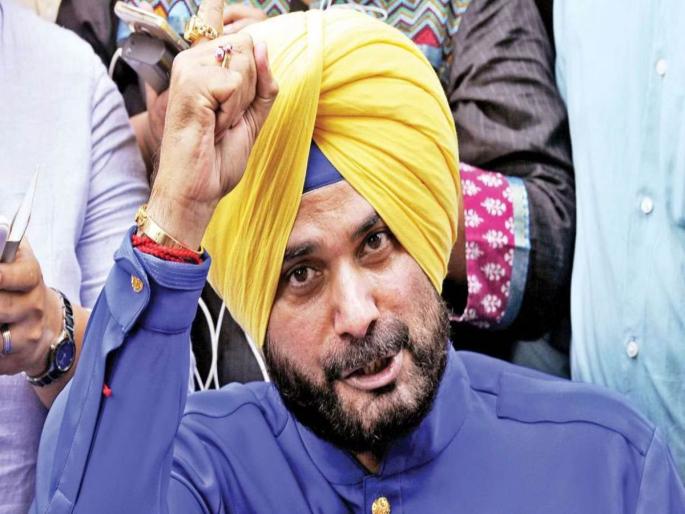 navjot singh sidhu meets sidhu moosewala family | जेलमधून बाहेर येताच नवज्योत सिंह सिद्धु यांनी घेतली 'या' व्यक्तीची पहिली भेट navjot singh sidhu meets sidhu moosewala family | जेलमधून बाहेर येताच नवज्योत सिंह सिद्धु यांनी घेतली 'या' व्यक्तीची पहिली भेट