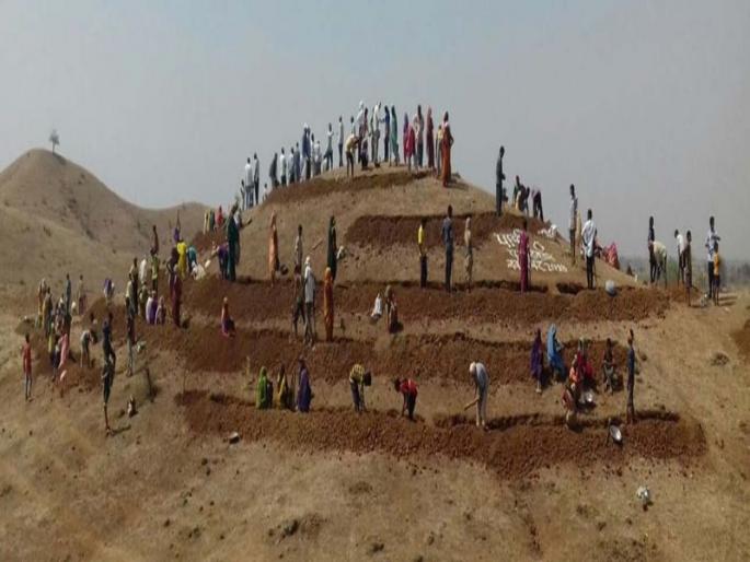 Responding to the labor for the water harvesting work of residents of Navanaggaon | नवानगर ग्रामस्थांचा जलसंधारण कामासाठी श्रमदानाला प्रतिसाद Responding to the labor for the water harvesting work of residents of Navanaggaon | नवानगर ग्रामस्थांचा जलसंधारण कामासाठी श्रमदानाला प्रतिसाद