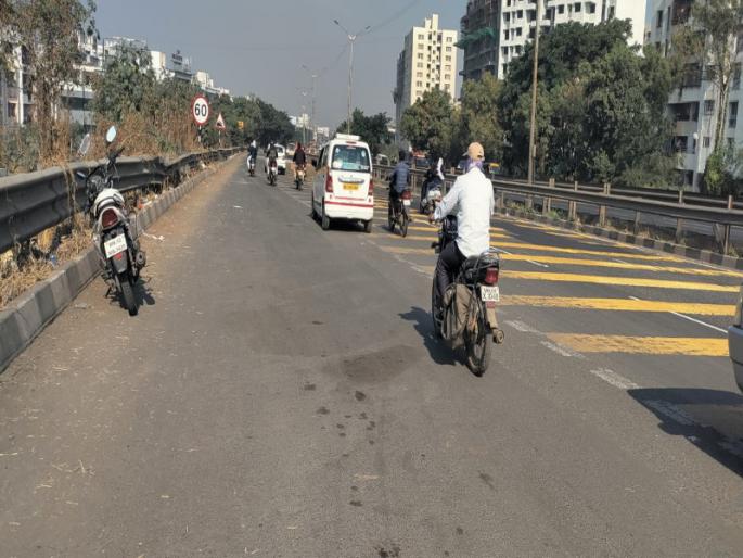 The new pool area has become a well of death Administration however in the role of "watcher". | नवले पूल परिसर बनलाय " मौत का कुंआ"; प्रशासन मात्र "बघ्याच्या" भूमिकेत The new pool area has become a well of death Administration however in the role of "watcher". | नवले पूल परिसर बनलाय " मौत का कुंआ"; प्रशासन मात्र "बघ्याच्या" भूमिकेत