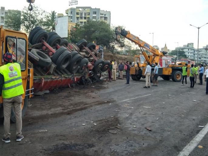 Inquiry Committee in Navale Accident Case; Information of Collector Rajesh Deshmukh | Navale Bridge Accident | नवले अपघात प्रकरणात चौकशी समिती; जिल्हाधिकारी राजेश देशमुखांची माहिती Inquiry Committee in Navale Accident Case; Information of Collector Rajesh Deshmukh | Navale Bridge Accident | नवले अपघात प्रकरणात चौकशी समिती; जिल्हाधिकारी राजेश देशमुखांची माहिती
