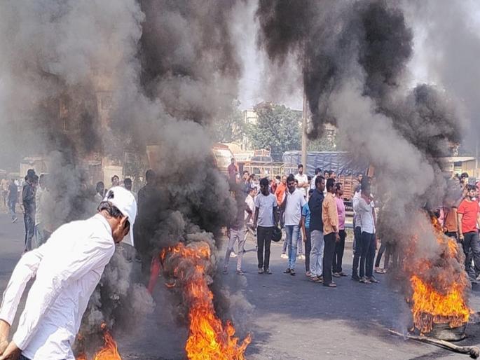 Agitation for Maratha reservation in Pune, chain fast; Mumbai-Bangalore highway blocked | आरक्षणाला पुण्यातून चांगलाच पाठिंबा; शहरात बंद, उपोषण, मोर्चा याबरोबरच कँडल मार्च Agitation for Maratha reservation in Pune, chain fast; Mumbai-Bangalore highway blocked | आरक्षणाला पुण्यातून चांगलाच पाठिंबा; शहरात बंद, उपोषण, मोर्चा याबरोबरच कँडल मार्च