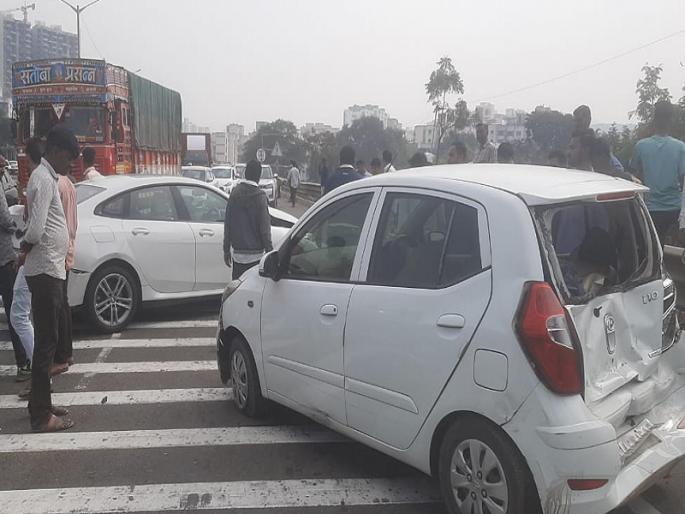 Navale Bridge accident Tanker collides with three vehicles Seven accidents in seven days | Navale Bridge : नवले पुलाजवळ टँकरची तीन वाहनांना धडक; सात दिवसांत सात अपघात Navale Bridge accident Tanker collides with three vehicles Seven accidents in seven days | Navale Bridge : नवले पुलाजवळ टँकरची तीन वाहनांना धडक; सात दिवसांत सात अपघात