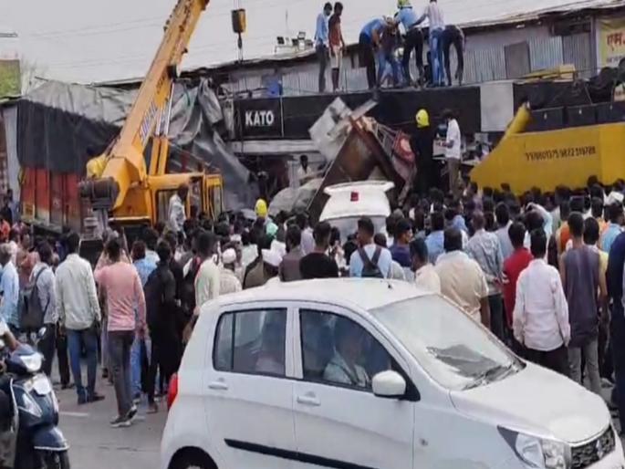 Cargo truck collides with crane near Navale Bridge death of one One seriously injured | नवले पुलाजवळ मालवाहतूक ट्रकची क्रेनला धडक; एकाचा मृत्यू, एक जण गंभीर जखमी Cargo truck collides with crane near Navale Bridge death of one One seriously injured | नवले पुलाजवळ मालवाहतूक ट्रकची क्रेनला धडक; एकाचा मृत्यू, एक जण गंभीर जखमी