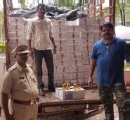 In the operation of the Mumbai Squad, two crore illegal liquor was seized in Navapur | मुंबई भरारी पथकाच्या कारवाईत नवापुरात दोन कोटीची अवैध दारू जप्त In the operation of the Mumbai Squad, two crore illegal liquor was seized in Navapur | मुंबई भरारी पथकाच्या कारवाईत नवापुरात दोन कोटीची अवैध दारू जप्त