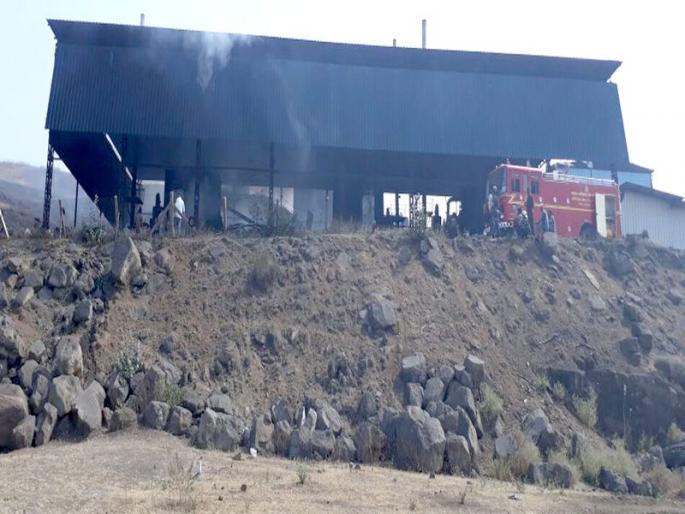 Bunky Shivaraya Oil Factory's health hazard | बेडकी शिवारातील ऑईल कारखान्यामुळे आरोग्य धोक्यात Bunky Shivaraya Oil Factory's health hazard | बेडकी शिवारातील ऑईल कारखान्यामुळे आरोग्य धोक्यात