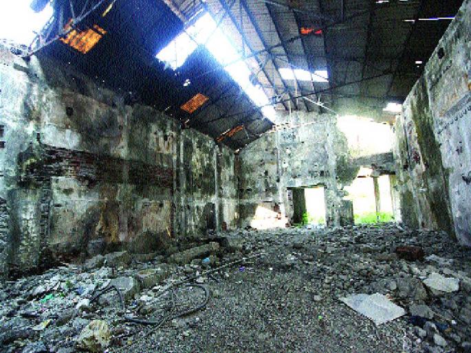 Due to industrial security threat due to closed factories, MIDC's dharamshala | बंद कारखान्यांमुळे औद्योगिक सुरक्षा धोक्यात, एमआयडीसीची झाली धर्मशाळा Due to industrial security threat due to closed factories, MIDC's dharamshala | बंद कारखान्यांमुळे औद्योगिक सुरक्षा धोक्यात, एमआयडीसीची झाली धर्मशाळा