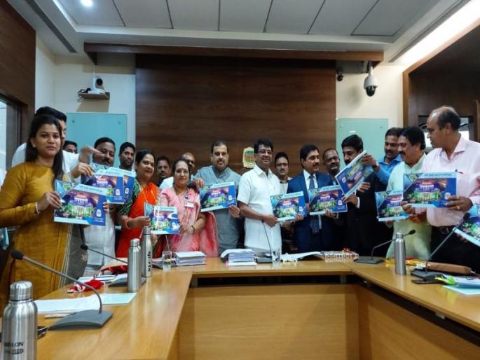 Navi Mumbai Municipal Corporation presents Rs 3850 crore budget | नवी मुंबई महानगरपालिकेचा 3850 कोटींचा अर्थसंकल्प स्थायी समितीत सादर Navi Mumbai Municipal Corporation presents Rs 3850 crore budget | नवी मुंबई महानगरपालिकेचा 3850 कोटींचा अर्थसंकल्प स्थायी समितीत सादर