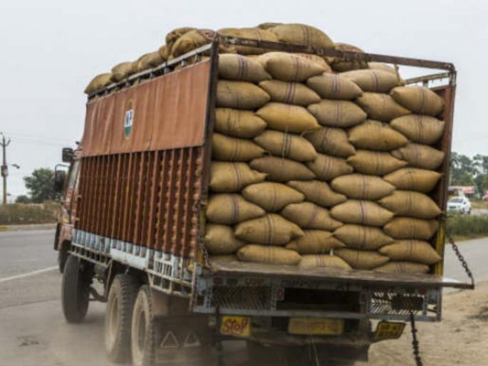 Mumbai's food supply remains smooth even during the protests | आंदोलन काळातही मुंबईचा धान्य पुरवठा सुरळीत Mumbai's food supply remains smooth even during the protests | आंदोलन काळातही मुंबईचा धान्य पुरवठा सुरळीत
