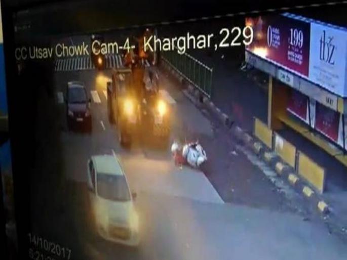 Instead of helping the crook under the crane, the woman died, instead of helping her | VIDEO: माणुसकी मेली !  खड्ड्यामुळे क्रेनखाली येऊन तरुणीचा मृत्यू, मदत करण्याऐवजी लोकांनी काढला पळ