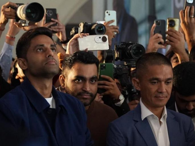 navi mumbai new airport inaugurated without any fanfare it was the talk of the town on social media | नवी मुंबईच्या नव्या विमानतळाचे उद्घाटन कोणत्याही झगमगाटाविना; सोशल मीडियावर त्याचीच रंगली चर्चा navi mumbai new airport inaugurated without any fanfare it was the talk of the town on social media | नवी मुंबईच्या नव्या विमानतळाचे उद्घाटन कोणत्याही झगमगाटाविना; सोशल मीडियावर त्याचीच रंगली चर्चा