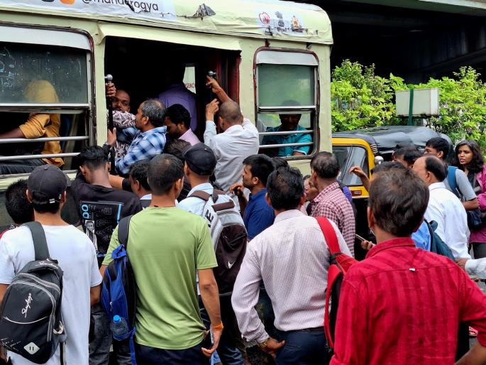 public face many problems due to heavy rains in mumbai navi mumbai and suburban | मुसळधार पावसामुळे चाकरमान्यांचे मेगाहाल public face many problems due to heavy rains in mumbai navi mumbai and suburban | मुसळधार पावसामुळे चाकरमान्यांचे मेगाहाल