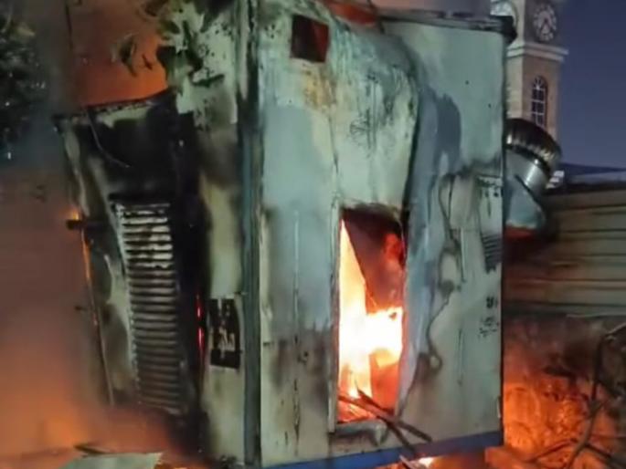 fire breaks out at agricultural produce market committee fruit market | कृषी उत्पन्न बाजार समितीच्या फळ मार्केटमध्ये आग fire breaks out at agricultural produce market committee fruit market | कृषी उत्पन्न बाजार समितीच्या फळ मार्केटमध्ये आग