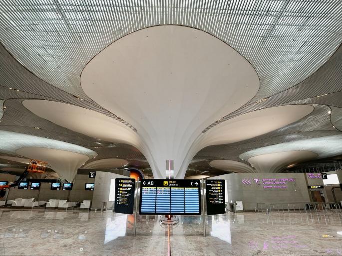Navi mumbai Airport: The pleasant feeling of being a 'VIP' and... a confluence of technology, food culture and global amenities | ‘व्हीआयपी’पणाची सुखद अनुभूती अन्... तंत्रज्ञान, खाद्यसंस्कृती आणि जागतिक सुविधांचा संगम