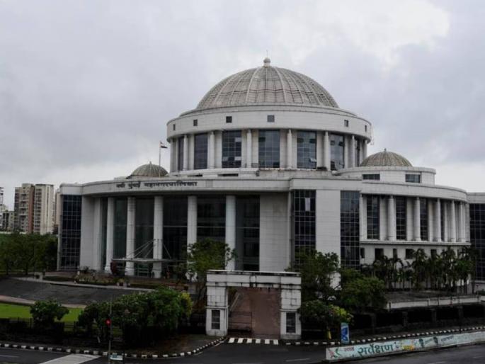 After four days, water supply has finally started in the municipal school at Ghansoli Sector 7 | तात्पुरती मोटर बसवून पाणीपुरवठा; चार दिवसांनी भागली अडीच हजार विद्यार्थ्यांची तहान After four days, water supply has finally started in the municipal school at Ghansoli Sector 7 | तात्पुरती मोटर बसवून पाणीपुरवठा; चार दिवसांनी भागली अडीच हजार विद्यार्थ्यांची तहान