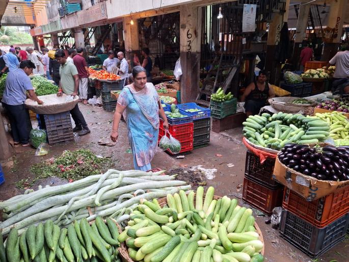 vegetable drought continues peas along with dodka rs 160 per kg | भाजीपाल्याचा दुष्काळ सुरूच, फरसबी, वाटाणासह दोडका १६० रुपये किलो