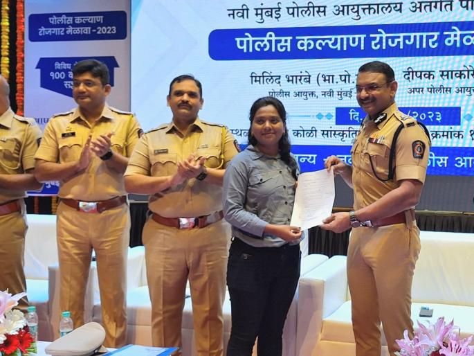 Diwali in winter for policemens families | पोलिसांच्या कुटुंबियांसाठी हिवाळ्यातच दिवाळीचा आनंद Diwali in winter for policemens families | पोलिसांच्या कुटुंबियांसाठी हिवाळ्यातच दिवाळीचा आनंद