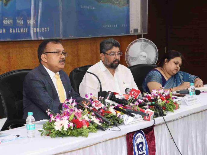 Railway maintenance vehicles at nine stations during monsoons, flood warning systems on rivers | कोकण रेल्वेची परिपूर्ण सुसज्जता : पावसाळ्यात नऊ स्थानकांत रेल्वे मेंटेनन्स वाहने, नद्यांवर पुराचा इशारा देणारी यंत्रणा Railway maintenance vehicles at nine stations during monsoons, flood warning systems on rivers | कोकण रेल्वेची परिपूर्ण सुसज्जता : पावसाळ्यात नऊ स्थानकांत रेल्वे मेंटेनन्स वाहने, नद्यांवर पुराचा इशारा देणारी यंत्रणा
