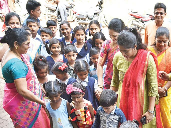 Educational materials for students on the first day | पहिल्या दिवशीच विद्यार्थ्यांना शैक्षणिक साहित्य Educational materials for students on the first day | पहिल्या दिवशीच विद्यार्थ्यांना शैक्षणिक साहित्य