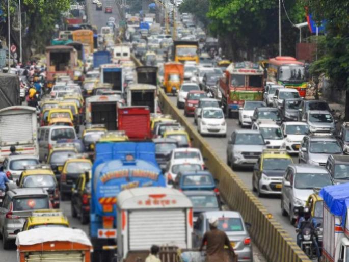 Travelers face traffic jams at the pass, lack of planning; Digging of roads to Chahu at the same time | प्रवास्यांना वाहतूक कोंडीने गाठलं खिंडीत, नियोजनाचा अभाव; एकाच वेळी चहूकडे रस्त्यांचे खोदकाम Travelers face traffic jams at the pass, lack of planning; Digging of roads to Chahu at the same time | प्रवास्यांना वाहतूक कोंडीने गाठलं खिंडीत, नियोजनाचा अभाव; एकाच वेळी चहूकडे रस्त्यांचे खोदकाम