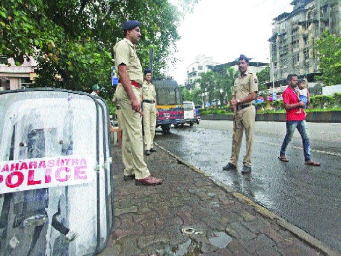 Peace in Navi Mumbai due to planned closure | नियोजनबद्ध बंदोबस्तामुळे नवी मुंबईत शांतता Peace in Navi Mumbai due to planned closure | नियोजनबद्ध बंदोबस्तामुळे नवी मुंबईत शांतता