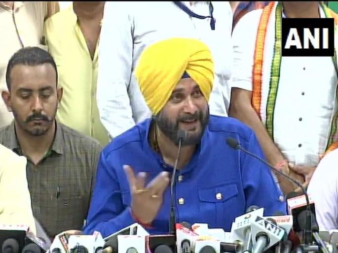Punjab Minister Navjot Singh Sidhu attack on BJP's campaign | जग कुठे चाललंय आणि तुम्ही चौकीदार बनवताय ते सुद्धा चोर, सिद्धूंचा मोदींना टोला Punjab Minister Navjot Singh Sidhu attack on BJP's campaign | जग कुठे चाललंय आणि तुम्ही चौकीदार बनवताय ते सुद्धा चोर, सिद्धूंचा मोदींना टोला