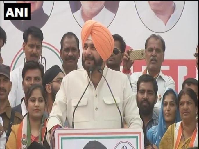 rajasthan assembly elections 2018 in kota navjot singh sidhu says congress gave us four gandhis bjp | 'भाजपानं देशाला दिलेत तीन मोदी ; नीरव, ललित अन् अंबानींच्या मांडीवर बसलेले नरेंद्र मोदी'