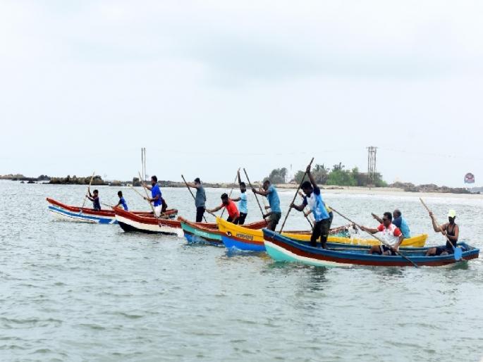 The thrill of sailing competition under Malvan Tourism Festival Jallosh 2022 | मालवण पर्यटन महोत्‍सव 'जल्लोष २०२२' अंतर्गत नौकानयन स्‍पर्धेचा थरार