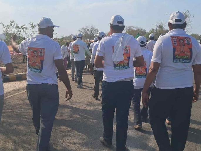 Navneet Rana willing to join BJP discussed in Mahasamelan Posters everywhere photos of leaders | भाजपात येण्यास इच्छुक नवनीत राणांची महासंमेलनात चर्चा; जागोजागी पोस्टर्स, नेत्यांचे फोटो! Navneet Rana willing to join BJP discussed in Mahasamelan Posters everywhere photos of leaders | भाजपात येण्यास इच्छुक नवनीत राणांची महासंमेलनात चर्चा; जागोजागी पोस्टर्स, नेत्यांचे फोटो!