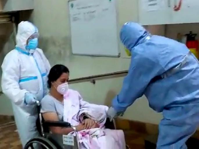 Navneet Rana reached Mumbai after a journey of 23 hours | २३ तासांच्या प्रवासानंतर पोहोचल्या नवनीत राणा मुंबईत 