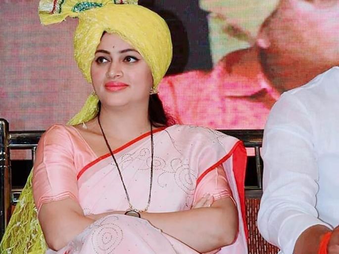 Amravati MP Navneet Rana on BJP's path? | अमरावतीच्या खासदार नवनीत राणा भाजपच्या वाटेवर? अमित शहा यांच्या भेटीमुळे चर्चेला उधाण