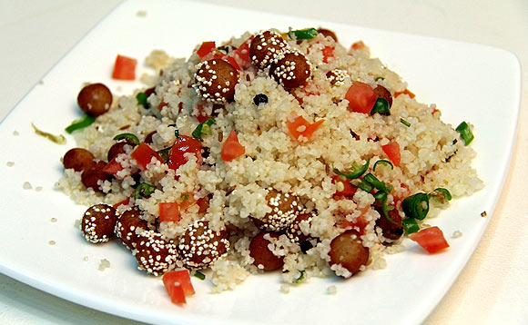 Try these recipe for this navaratri | भरीत-पुरी, उपवास मिसळ, रायता अन केक हे उपवासाचे पदार्थ कुठे बाहेर मिळत नाही. हे पदार्थ घरी करता येतात.